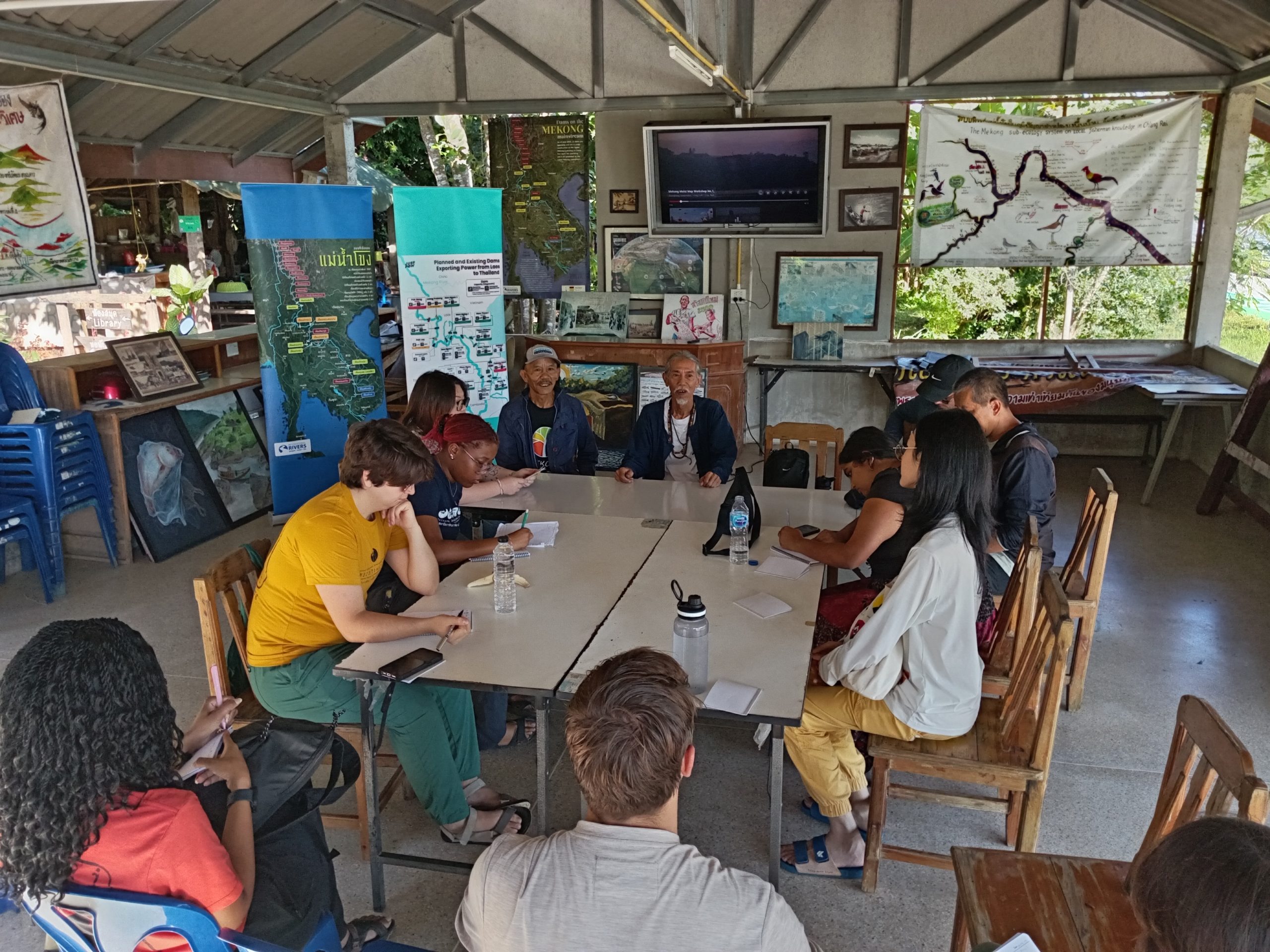 International students from Minnesota visited the Mekong River to learn about boating and cooking with local vegetable farmers in Ban Hat Krai.